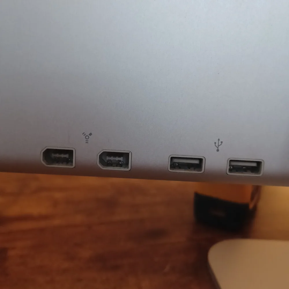 ​Classic Apple Cinema Display (20-inch)